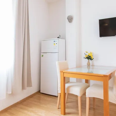 Mario - Center Apartament Szybenik